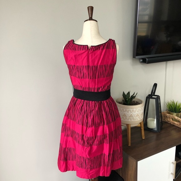 BCBG 100% Cotton Belted Dress with Vertical Line Pattern - Hot Pink - Barbiecore - Picture 2 of 5